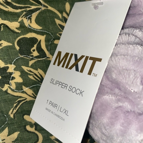 Mixit Cozy Womens 1 Pair Slipper Socks SZ L/XL
NWT - Picture 7 of 7